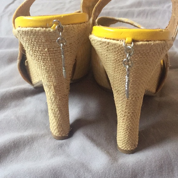 Cute yellow open-toe heels - Picture 2 of 3